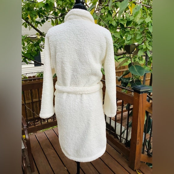 Pottery Barn Robe 🌷🌷 - Picture 2 of 5